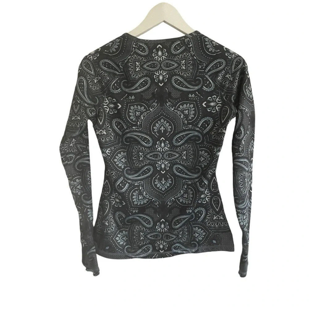 Athleta Sierra Nevada Top Womens Size XS Blue Paisley Long Sleeve Thumbholes Run - Picture 4 of 7